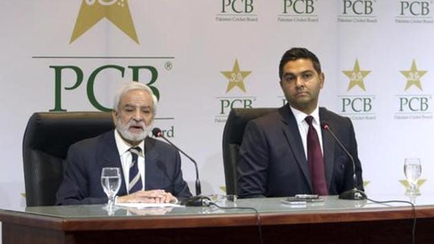 Pakistan Cricket Board's new managing director Wasim Khan with the PCB chairman Ehsan Mani in Lahore.(AP) Pakistan Cricket Board's new managing director Wasim Khan with the PCB chairman Ehsan Mani in Lahore.(AP)