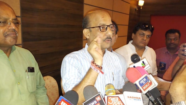 Cong Leader Congratulated For Becoming Bjp Member Says He Will Lodge Fir Hindustan Times Let us see who wins logically see more of unofficial spokesperson of bjp on facebook.