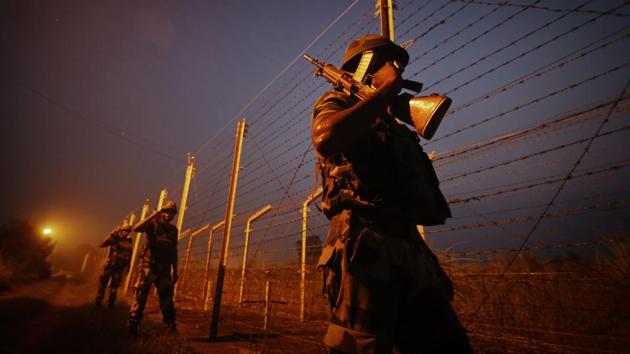 A team of BSF personnel deployed in the area for border security intercepted the smugglers on Sunday evening and stopped them.(PTI PHOTO.) A team of BSF personnel deployed in the area for border security intercepted the smugglers on Sunday evening and stopped them.(PTI PHOTO.)