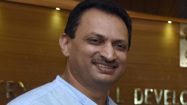 Former Union Minister Anant Kumar Hegde asked the Karnataka government to sack IAS officer Sashikanth Senthil who resigned last week.(HT PHOTO) Former Union Minister Anant Kumar Hegde asked the Karnataka government to sack IAS officer Sashikanth Senthil who resigned last week.(HT PHOTO)