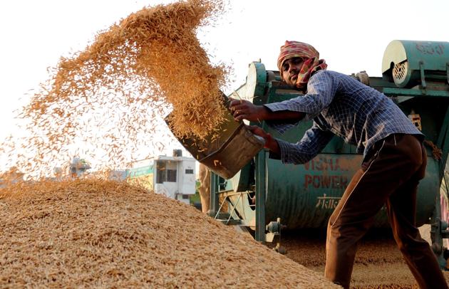 The government may abolish the Essential Commodities Act that imposes restrictions on the food economy by limiting food quantities traders can buy from farmers and hold as stocks (HT file photo) The government may abolish the Essential Commodities Act that imposes restrictions on the food economy by limiting food quantities traders can buy from farmers and hold as stocks (HT file photo)