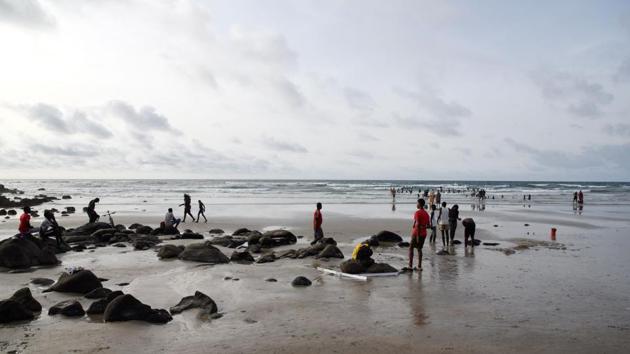 People walk on Yoff Virage beach, facing the Copacabana restaurant. Thiaw also regularly organises teams to clean up rubbish, but there is not one sorting centre for household waste in all of Senegal. (Seyllou / AFP)