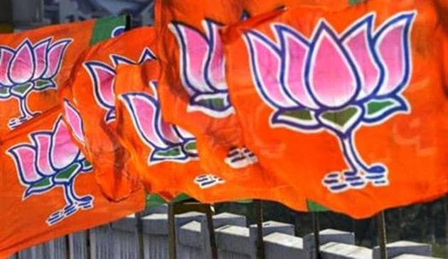 The Bengal unit of the Bhartiya Janata Party has said it will move the Calcutta High Court on Wednesday against the police who allegedly took away the body of one of its workers only to prevent them from taking it to the party’s state headquarters.(HT PHOTO) The Bengal unit of the Bhartiya Janata Party has said it will move the Calcutta High Court on Wednesday against the police who allegedly took away the body of one of its workers only to prevent them from taking it to the party’s state headquarters.(HT PHOTO)