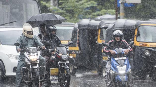 Mumbai, India - Sept. 9, 2019: People deal with rain at Juhu in Mumbai, India, on Monday, September 9, 2019. (Photo by Satyabrata Tripathy/Hindustan Times) (Satyabrata Tripathy/HT Photo) Mumbai, India - Sept. 9, 2019: People deal with rain at Juhu in Mumbai, India, on Monday, September 9, 2019. (Photo by Satyabrata Tripathy/Hindustan Times) (Satyabrata Tripathy/HT Photo)
