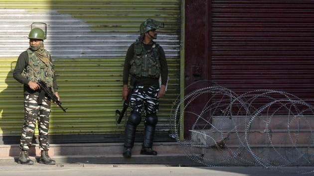 Security personnel at a barricade during restrictions placed on movement on the occasion of Muharram, in Srinagar, Jammu and Kashmir, India on Tuesday, September 10, 2019.(Photo: Waseem Andrabi / Hindustan Times)