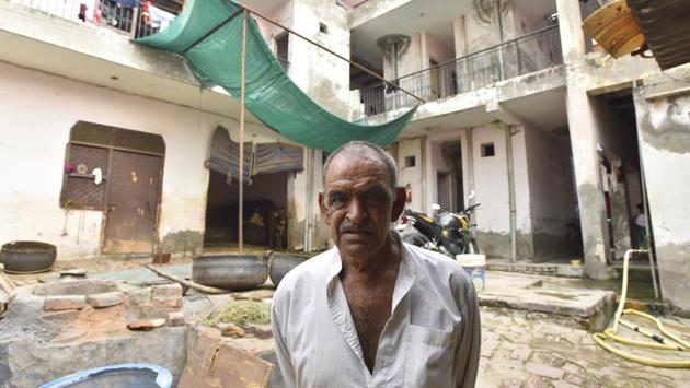The villagers say the slowdown is beginning to ruin the rental economy of the village. “Tenants are leaving our rooms like never before… There have been no takers for the vacated rooms in the past month,” said Rampal, in the courtyard of his tenement, which has over a dozen rooms. “Most of my tenants are contract or casual workers with low salaries. They cannot afford a house anywhere else.” (Sanjeev Verma / HT Photo)