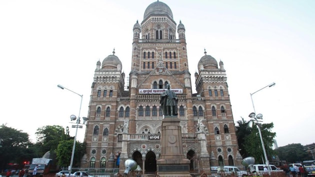 The BMC’s decision to have underground ducts for utilities has come after civic chief Praveen Pardeshi in August had sought a sustainable solution to prevent potholes while also ensuring access to utilities.(HT image) The BMC’s decision to have underground ducts for utilities has come after civic chief Praveen Pardeshi in August had sought a sustainable solution to prevent potholes while also ensuring access to utilities.(HT image)
