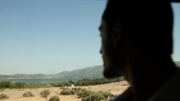 Palestinian-Syrian refugee Ahmed, 27, travels by bus to the sea to swim for the first time in the Aegean Sea in Izmir, Turkey. With migrants only allowed one backpack each on the smugglers’ boats that carry them from Turkey to Greece, Ahmed, his wife Hanin and her family packed a few possessions and sent the rest of their belongings to friends. Then they waited. (Ekaterina Anchevskaya / REUTERS) 