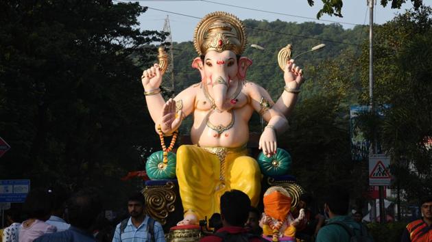 Small mandals have demanded that popular mandals should start the immersion procession early. (PICTURE FOR REPRESENTATIONAL PURPOSES ONLY) Small mandals have demanded that popular mandals should start the immersion procession early. (PICTURE FOR REPRESENTATIONAL PURPOSES ONLY)