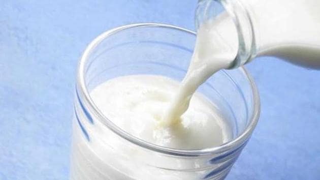 The price of milk has reached Rs 140 per litre in Karachi and the Sindh Province.(HT File)