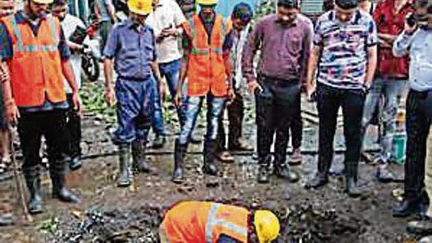 Santosh Kadam, chief of Regional Disaster Management Cell (RDMC), said, “A tree had fallen on a road in the commercial area of Panchpakhadi.(HT image) Santosh Kadam, chief of Regional Disaster Management Cell (RDMC), said, “A tree had fallen on a road in the commercial area of Panchpakhadi.(HT image)