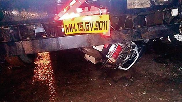 One of the two-wheelers went under the truck in the accident on Pirangut ghat, on Tuesday night.(HT image)