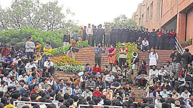 Jawaharlal Nehru University’s Dean of Students Umesh Kadam alleged students gheraoed him. (Representational image) (Ronjoy Gogoi/HT) Jawaharlal Nehru University’s Dean of Students Umesh Kadam alleged students gheraoed him. (Representational image) (Ronjoy Gogoi/HT)