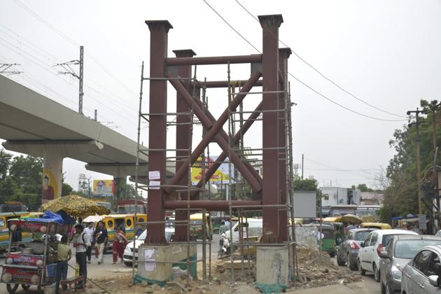 The under-construction foot overbridge, at Mohan Nagar, in Ghaziabad, Thursday, September 12, 2019. (Sakib Ali / HT Photo)