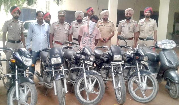 The Salem Tabri police team along with six recovered vehicles in Ludhiana on Thursday.(HT PHOTO)