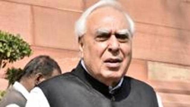 Kapil Sibal on Thursday took a jibe at Prime Minister Narendra Modi. (Sonu Mehta/HT PHOTO) Kapil Sibal on Thursday took a jibe at Prime Minister Narendra Modi. (Sonu Mehta/HT PHOTO)