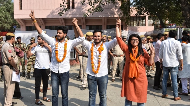 (L to R) ABVP candidates Pradeep Tanwar, Vice president , Akshit Dhaiya President and Shivangi Kharwal, Joint Secretary posing for photographs after winning the DUSU elections at Police lines Kingsway Camp. (Sanchit Khanna/ HT Photo)