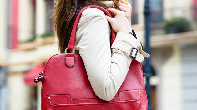 From dropped shoulders to ‘Poshitis’, your arm candy can trigger lifestyle conditions you’d never have associated with bags. (Shutterstock) From dropped shoulders to ‘Poshitis’, your arm candy can trigger lifestyle conditions you’d never have associated with bags. (Shutterstock)