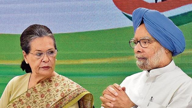 Congress president Sonia Gandhi and former PM Manmohan Singh during a high-level party meeting at the All India Congress Committee headquarters in New Delhi on Thursday.(HT image)