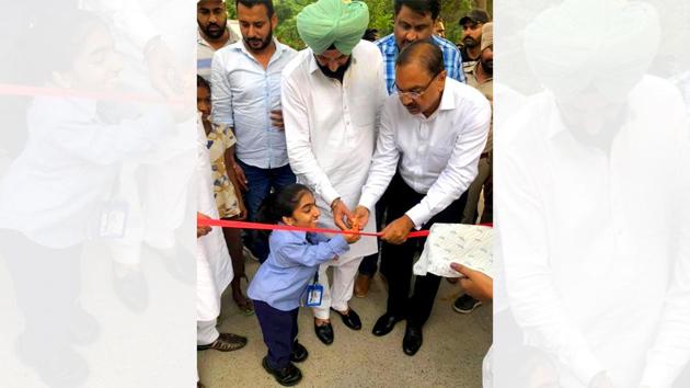 Anmol Beri, Ferozepur deputy commissioner Chander Gaind and local MLA Parminder Singh Pinki inaugurating the renovated emergency unit of Ferozepur civil hospital on Friday. (HT Photo) Anmol Beri, Ferozepur deputy commissioner Chander Gaind and local MLA Parminder Singh Pinki inaugurating the renovated emergency unit of Ferozepur civil hospital on Friday. (HT Photo)
