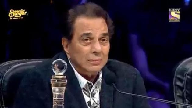 Dharmendra cries on Superstar Singer.