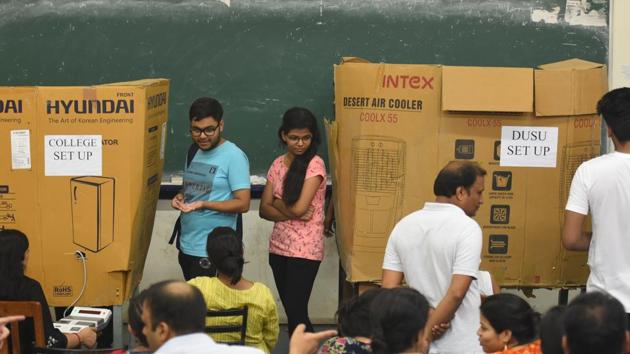 There were around 1.44 lakh registered voters across 52 colleges and departments affiliated to the DU this year.(Sanchit Khanna/HT PHOTO)
