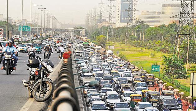 Chief minister Arvind Kejriwal, while proposing to roll out the odd-even vehicle rationing scheme between November 4 and 15, said that such measures had helped bring down pollution level by 14%-16% in 2016. (HT Photo) Chief minister Arvind Kejriwal, while proposing to roll out the odd-even vehicle rationing scheme between November 4 and 15, said that such measures had helped bring down pollution level by 14%-16% in 2016. (HT Photo)