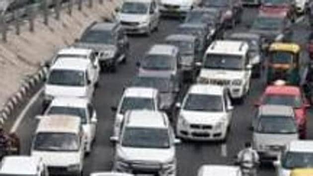 The odd-even car rationing scheme was implemented in Delhi first between January 1 and 15, 2016 and then from April 15-30.(HT PHOTO.)