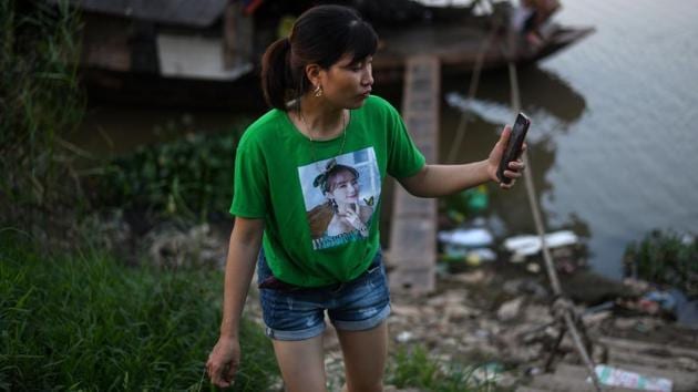 Nguyen Thi Van, a migrant worker who has been living for the past two years in a floating guesthouse. Forgoing privacy and comfort, the migrant workers can earn up to $8 a day selling bananas, mangoes, dragon fruit and lemons on the back of bikes or in the market stalls of Vietnam’s bustling capital. (Manan Vatsyayana / AFP) Nguyen Thi Van, a migrant worker who has been living for the past two years in a floating guesthouse. Forgoing privacy and comfort, the migrant workers can earn up to $8 a day selling bananas, mangoes, dragon fruit and lemons on the back of bikes or in the market stalls of Vietnam’s bustling capital. (Manan Vatsyayana / AFP)