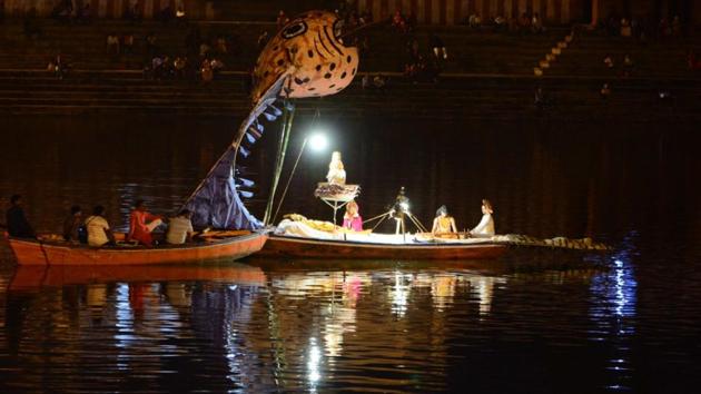 The Ramnagar Ramlila began on Thursday, September 12. The Kshir Sagar tableau was recreated in Ramnagar pokhra or pond.(HT Photo)