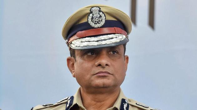 Rajeev Kumar is believed to be close to West Bengal chief minister Mamata Banerjee. When there were reports in the media that the CBI may question the police chief, Mamata came to his support.(PTI File Photo) Rajeev Kumar is believed to be close to West Bengal chief minister Mamata Banerjee. When there were reports in the media that the CBI may question the police chief, Mamata came to his support.(PTI File Photo)