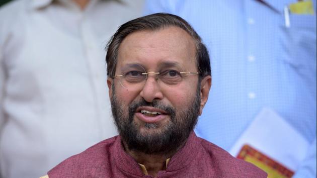 A total of nine lakh individuals have taken loans amounting to <span class='webrupee'>?</span>8,000 crore under the Pradhan Mantri Mudra Yojana (PMMY) in Pune district in the last one year, said Prakash Javadekar.(Mohd Zakir/HT PHOTO)
