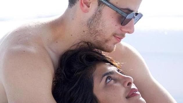 Priyanka Chopra and Nick Jonas caught n camera as they gaze lovingly into each others’ eyes/ Priyanka Chopra and Nick Jonas caught n camera as they gaze lovingly into each others’ eyes/