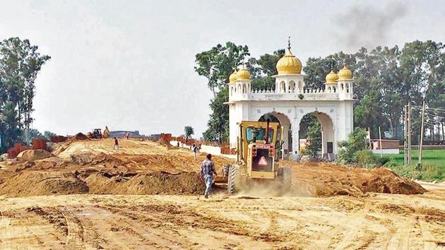 Construction work on at the Dera Baba Nanak district in Gurdaspur on August 26.(Sameer Sehgal/ht file)