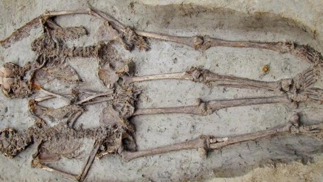 The scientists said it was impossible to determine the sexual orientation of the two skeletons. They could have been friends, brothers, or war comrades.(Source: archeomodena.it)