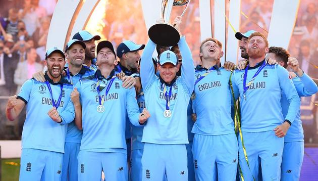 Eoin Morgan of England celebrates with his team as he lifts the Cricket World Cup(Getty Images)