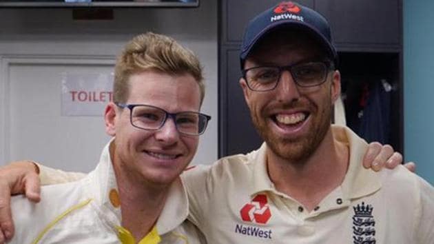 Steve Smith (L) poses with Jack Leach after Ashes 2019. (Twitter) Steve Smith (L) poses with Jack Leach after Ashes 2019. (Twitter)