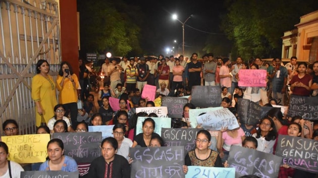 The protesting students ended their stir on Sunday and submitted an eight-point memorandum to the university administration, demanding the professor’s expulsion and the registration of a first information report (FIR) against him.(HT Photo)