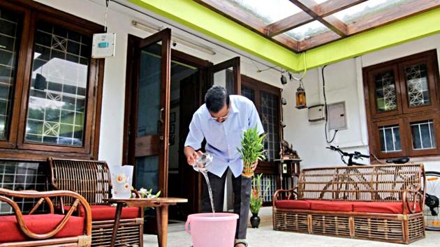 Chief Minister Arvind Kejriwal checks dengue mosquito at his home in New Delhi. () (ANI Photo) Chief Minister Arvind Kejriwal checks dengue mosquito at his home in New Delhi. () (ANI Photo)