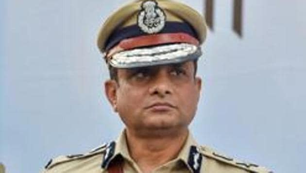 A CBI team on Saturday did not find Rajeev Kumar at his official residence(PTI) A CBI team on Saturday did not find Rajeev Kumar at his official residence(PTI)