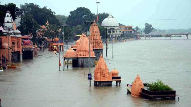 Heavy showers have been lashing Madhya Pradesh, crippling normal life.(Photo: PTI)