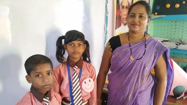 Kids coming to this govt school neatly dressed get smiley badges. (HT) Kids coming to this govt school neatly dressed get smiley badges. (HT)