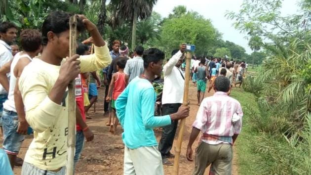 The villagers with sticks and other weapons tried to capture the animal but the panicked leopard injured seven of them.(HT Photo)