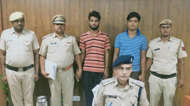 A case was registered against them under sections 302 (murder) and 34 (common intention) of the Indian Penal Code (IPC) at Pataudi police station on Saturday. (HT FILE) A case was registered against them under sections 302 (murder) and 34 (common intention) of the Indian Penal Code (IPC) at Pataudi police station on Saturday. (HT FILE)