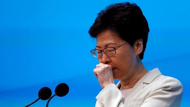 Hong Kong Chief Executive Carrie Lam attends a news conference in Hong Kong on June 18, 2019 where she apologized for her handling of extradition bill, saying the city needs hope. In a swift response to the first protests she had on June 15 issued a dramatic reversal, saying she would indefinitely delay the extradition bill. (Tyrone Siu / REUTERS) Hong Kong Chief Executive Carrie Lam attends a news conference in Hong Kong on June 18, 2019 where she apologized for her handling of extradition bill, saying the city needs hope. In a swift response to the first protests she had on June 15 issued a dramatic reversal, saying she would indefinitely delay the extradition bill. (Tyrone Siu / REUTERS)