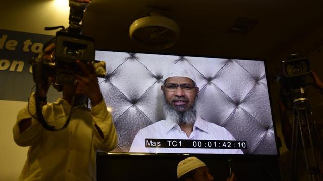 Controversial Islamic preacher and the founder of Islamic Research Foundation, Zakir Naik, addresses the media through video calling service Skype from Madina.(Vijayanand Gupta/ HT file photo)