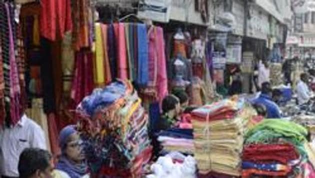 The National Association of Street Vendors of India (NASVI) on Tuesday said around 300 vendors and hawkers have been removed from the Jama Masjid area of Old Delhi (HT Photo) The National Association of Street Vendors of India (NASVI) on Tuesday said around 300 vendors and hawkers have been removed from the Jama Masjid area of Old Delhi (HT Photo)