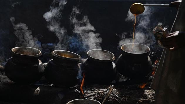 A cook prepares traditional dishes for a marriage ceremony. For others consumed by wedding preparations, the communications clampdown has made it near impossible to contact suppliers and event managers. Days before his sister Tehmina’s wedding, Muntazir, who declined to give his last name, was struggling to procure everything from a wedding bed to jewellery and clothing for her trousseau. (Tauseef Mustafa / AFP)