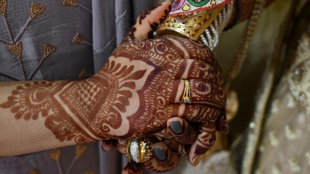 Bandipora girl winning hearts on social media for her creative Mehandi art  - Kashmir Convener