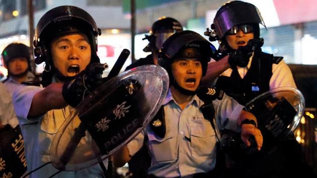 Police officers point their guns towards anti-extradition bill protesters on August 25, 2019. Tensions were soon to resume just the following week. Police were seen using tear gas and water cannons with protestors returning their volleys with bricks and petrol bombs. August 25 also saw the first possible live round fired by Hong Kong police towards protestors. (Tyrone Siu / REUTERS) Police officers point their guns towards anti-extradition bill protesters on August 25, 2019. Tensions were soon to resume just the following week. Police were seen using tear gas and water cannons with protestors returning their volleys with bricks and petrol bombs. August 25 also saw the first possible live round fired by Hong Kong police towards protestors. (Tyrone Siu / REUTERS)